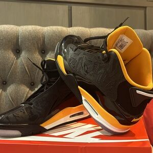 (New/Unused)Jordan Dub Zero ‘Black Taxi’ one of the only size nines available